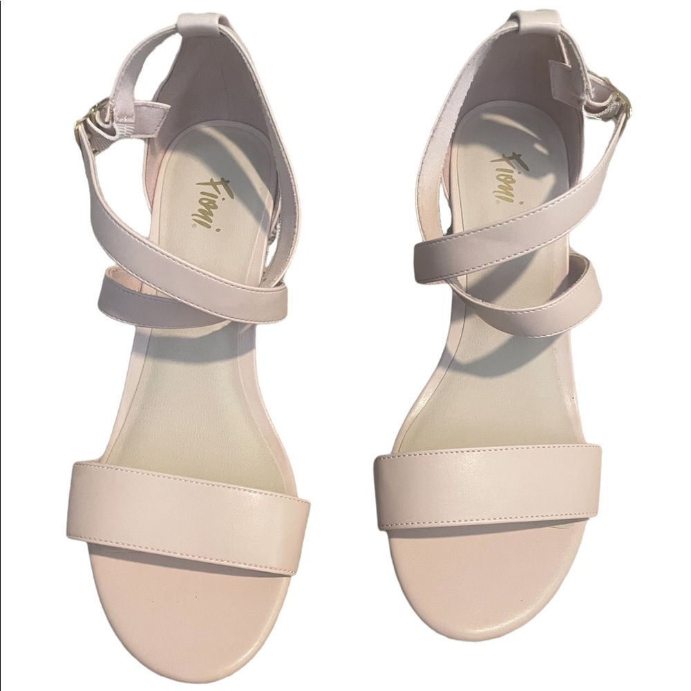 🎉SALE🎉 4 FOR $15! Fioni light pink strappy crisscross ankle wedge size 9